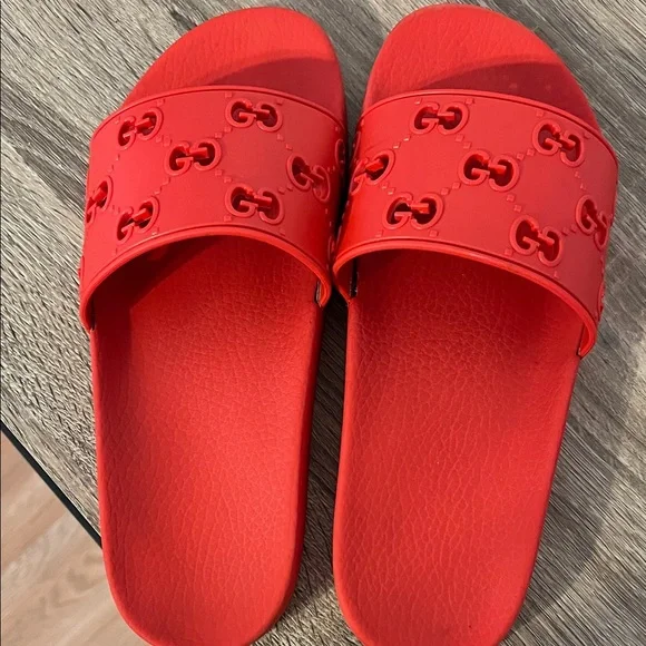 Gucci mens Vibrant Red Rubber Slide Sandals - Picture 6 of 10